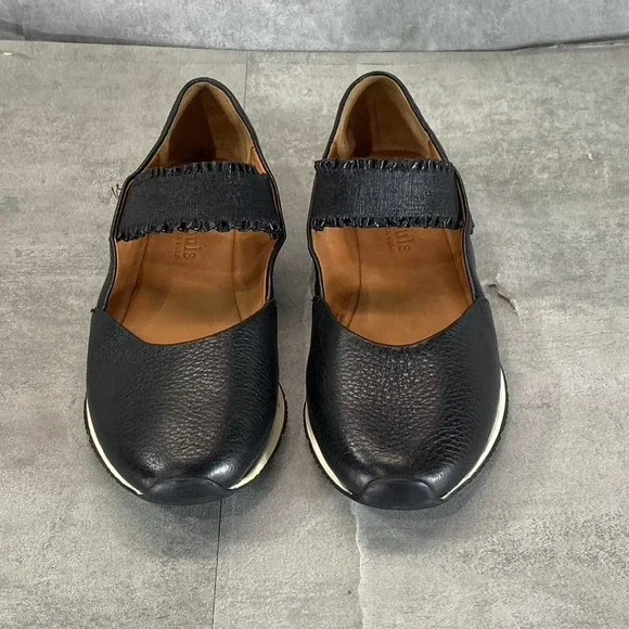 Gentle Souls By Kenneth Cole Women's Black Leather Luca Ruffled Strap Flats SZ 6